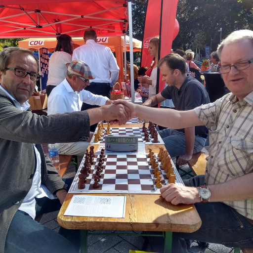 Öffentliches Schach auf dem Marktplatz bei den Schachfreunden Brand 1981 e.V.